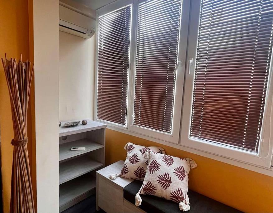 Cozy 2Br Oasis In Central Burgas City Exteriér fotografie